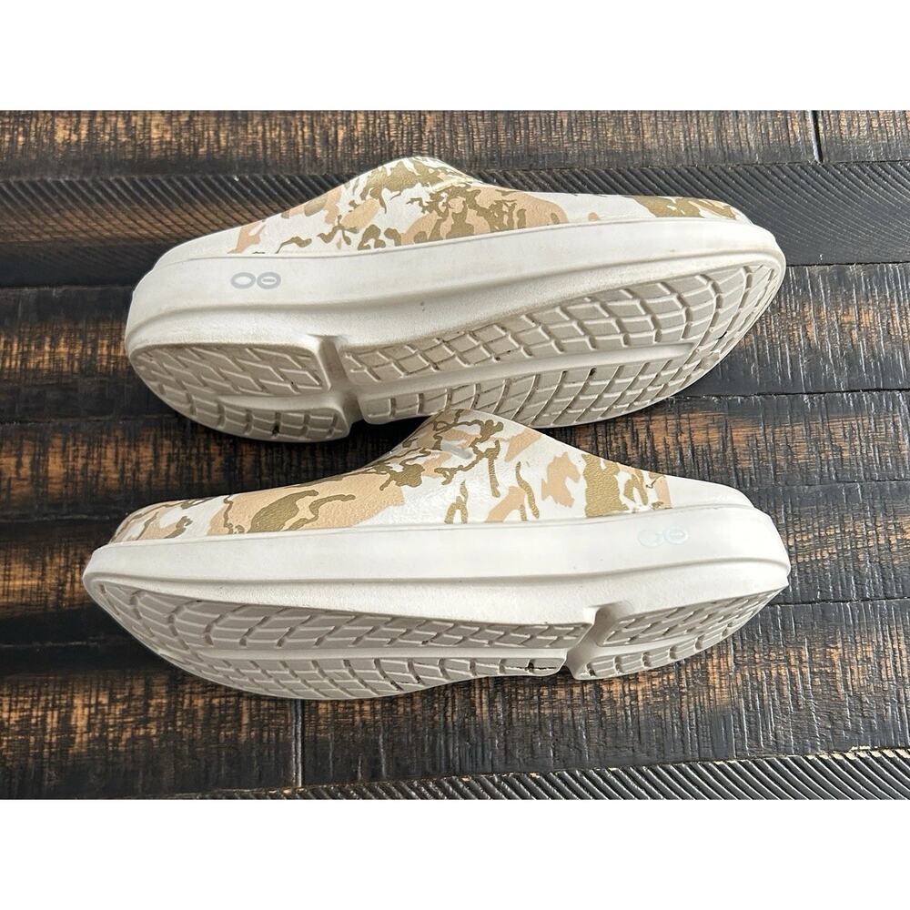 OOFOS OOcloog Recovery Clog Sandals Limited Edition Sahara Gold Camo Women's 7 - Picture 5 of 12